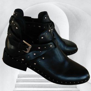 HALOGEN 7.5 BLACK LEATHER & SILVER TONE STUDS MOTO BOOT TYPE SHOES womens